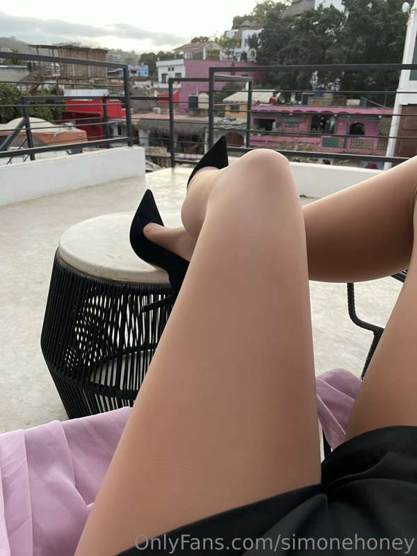 My main account is @simone_honeylicious, CUM chat with me th..