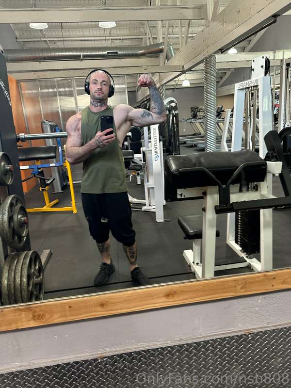 A little sick today Gotta get this work out done ✅