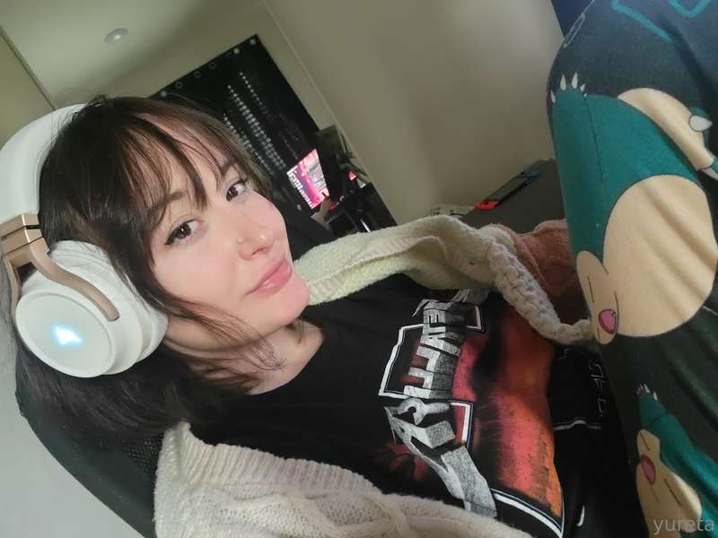 I is sleepy... do u still like sleepy girls... do u like.. m..