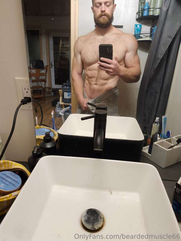 Post shower selfie 😅