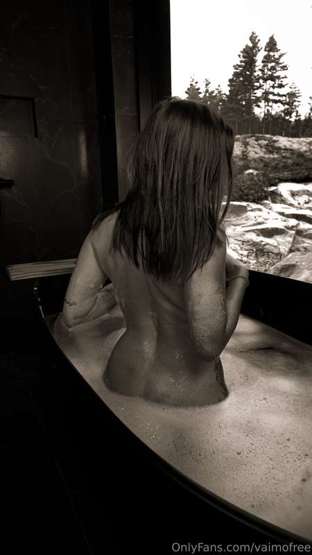 Tuutko kylpyyn mun kanssa? 🛀🧼  Would you join? 🛀🧼