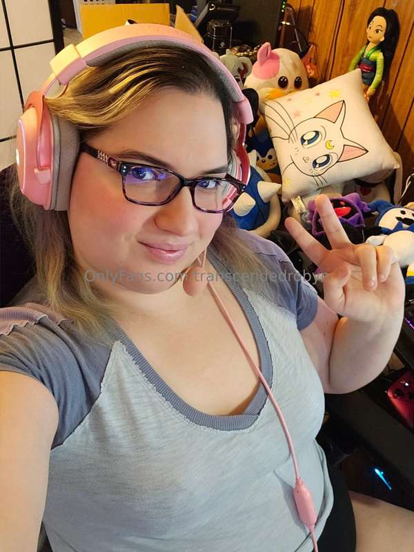 Going live on Joystick/twitch you buncha nerds! 😘