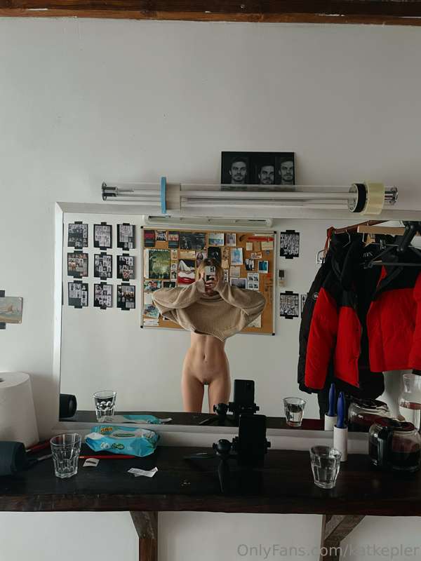 Backstage 
Pics + small vid