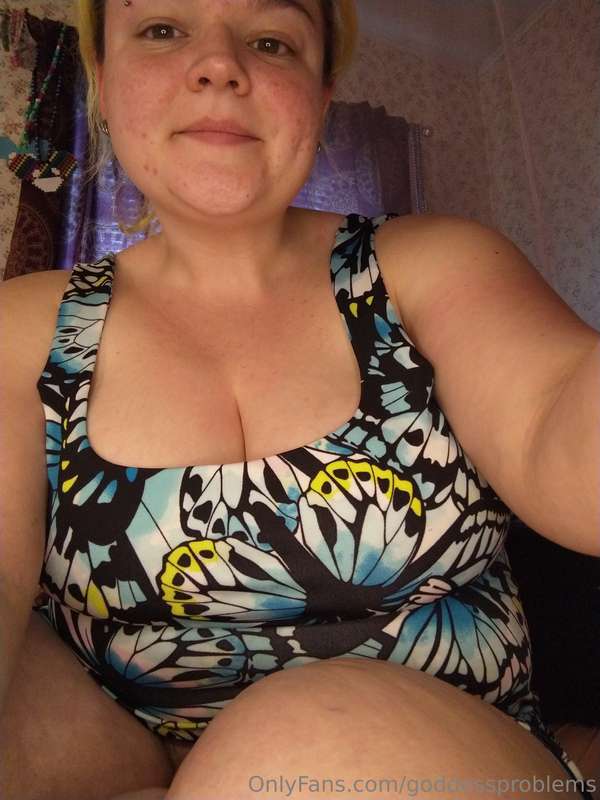 i posted a 10 min vid of me railing myself with my dildo ove..