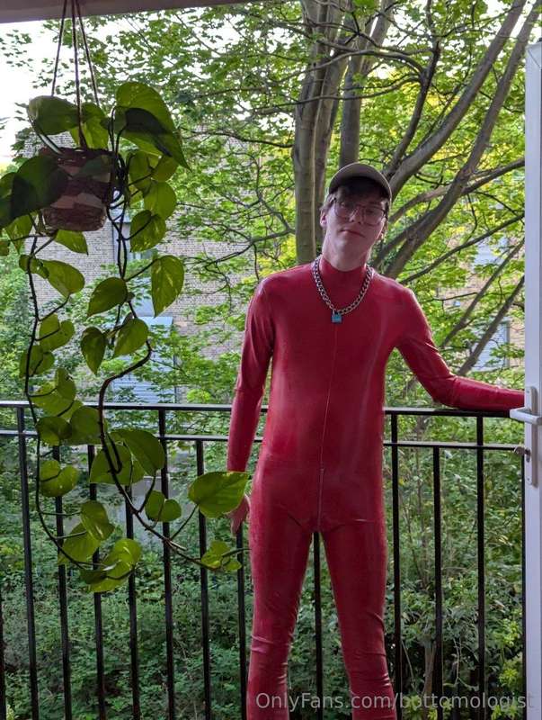 Thoughts on the new suit? Full photoshoot coming “soon” 👀