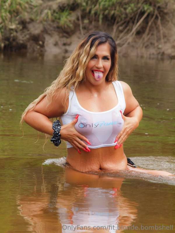 fit.blonde.bombshell