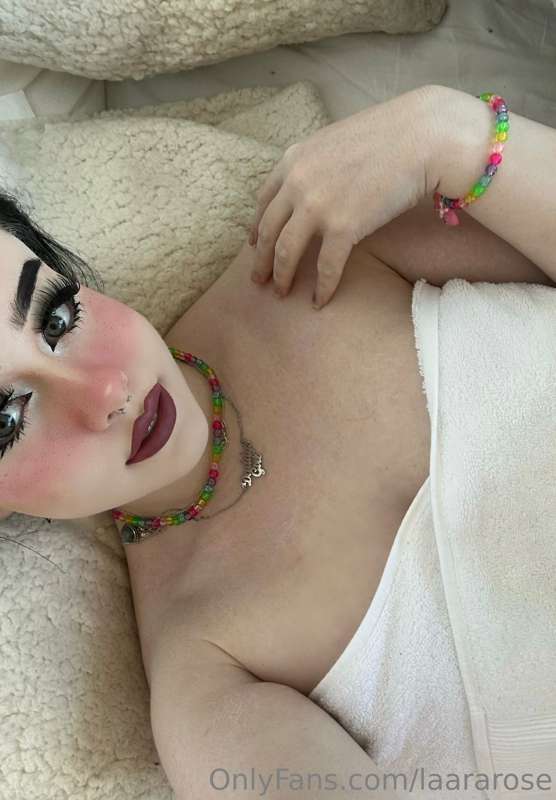 laararose photo