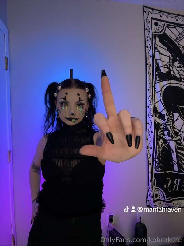 clowns are so sexy 😉🖤