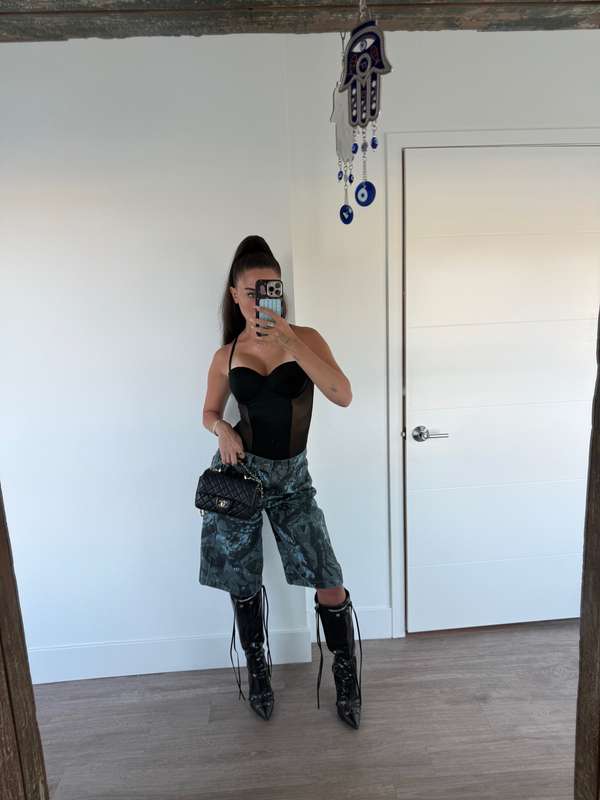 rate the fit… or just stare, I don’t mind 😏
