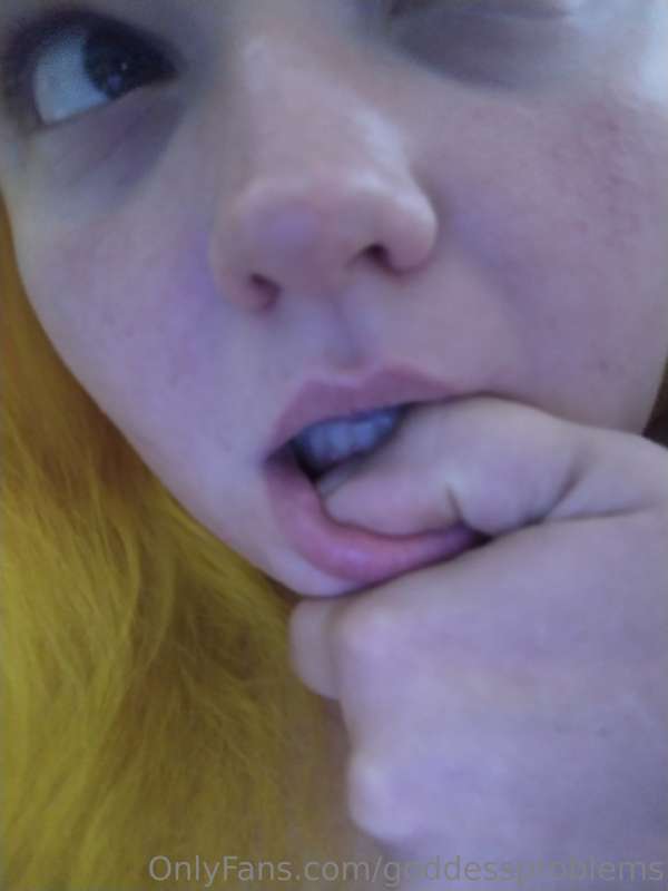 *absentmindedly does this while sexting*