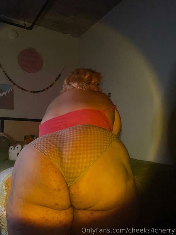 cheeks4cherry image #2