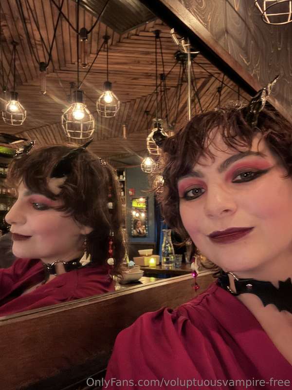 voluptuousvampire-free