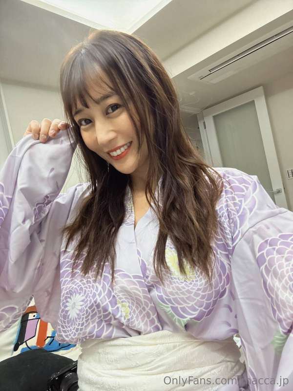 Guess what I have under my kimono? (((o(*°▽°*)o)))