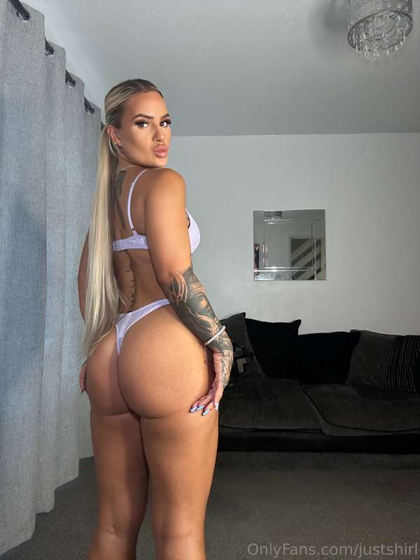 Happy hump day 😏🍑🫢