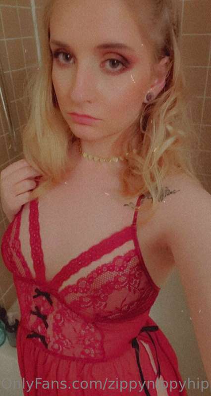 Throwback to when I had basic blonde hair 👱‍♀️ should I go b..