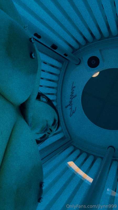 Tanning bed nudes 😉