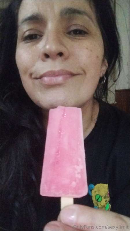 Mmmmmm Baby...I'd like to suck your dick like I do with this..