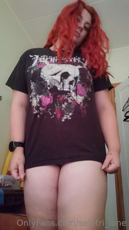 I know you love a thick girl in just a t-shirt. 😍😘❤️