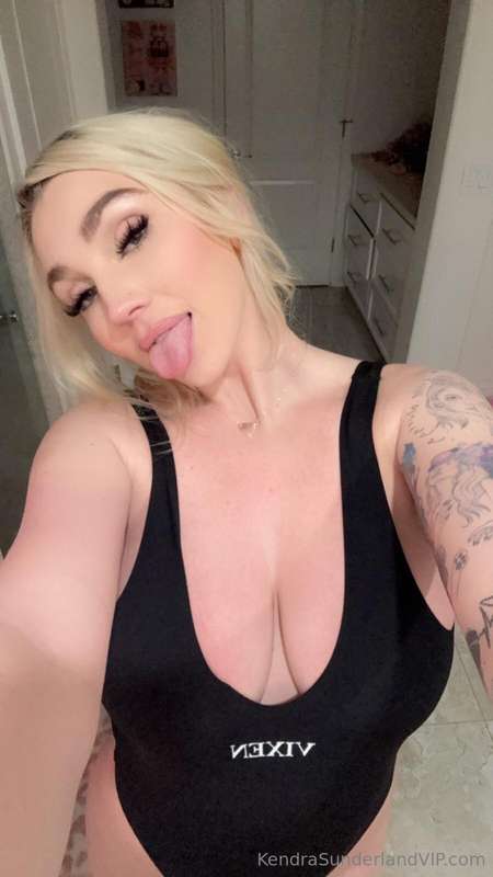 Photo 578 of Kendra Sunderland on Tocromo