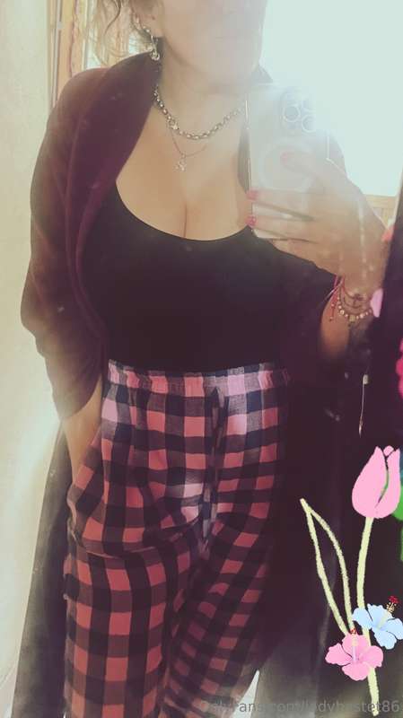 Woke up like this… 🛏️💋Still in my pj’s, still thinking dirty..