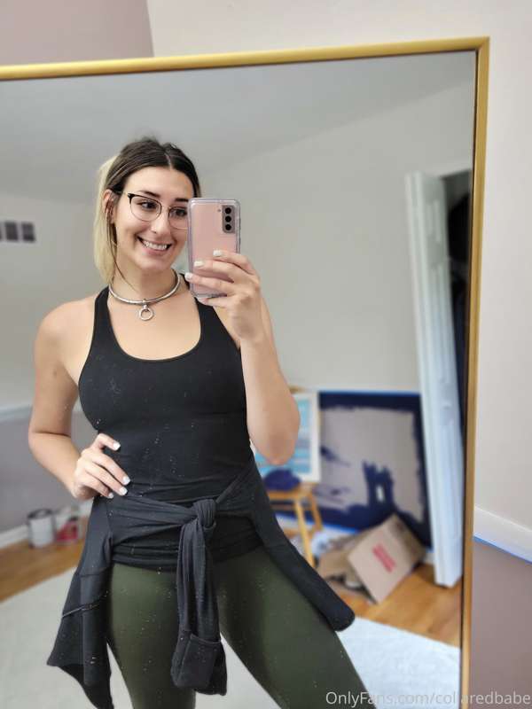 Quick 5 mile walk to start my Tuesday 🥰  

Also starting a f..