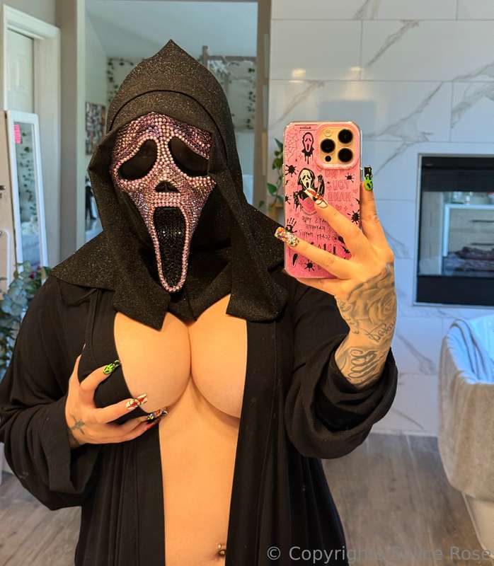 SCREAM NEEDS HER PUSSY PLAYED WITH...so she does it herself ..