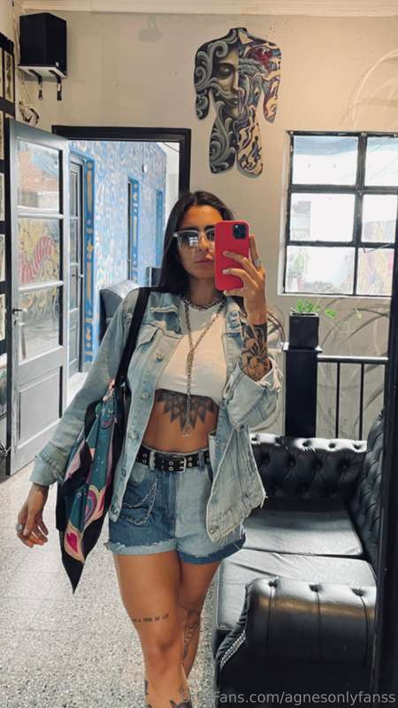 I'm so hot that my clothes are in the way...🔥Want to be the ..