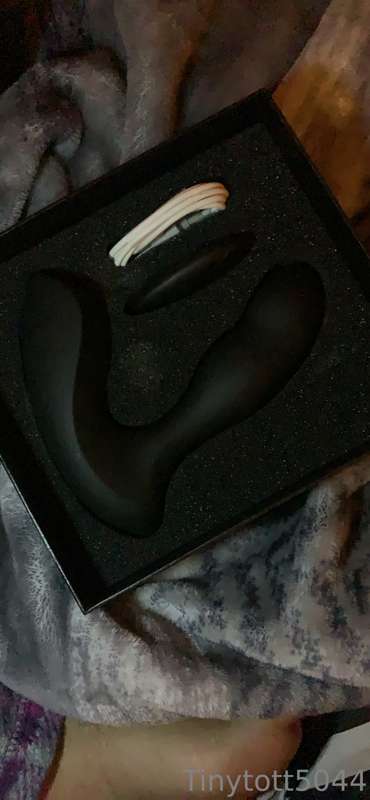 Wanna see my virgin ass plugged with with 🤎🍩