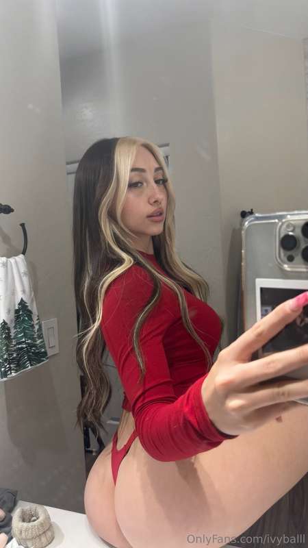 Is red your fav color as well? 🙈
