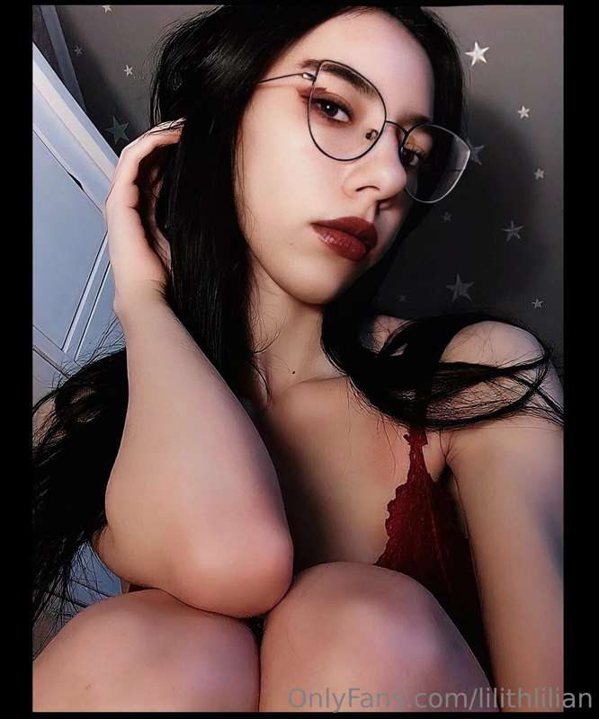 Do you like this girl?🤓🪓😶‍🌫️