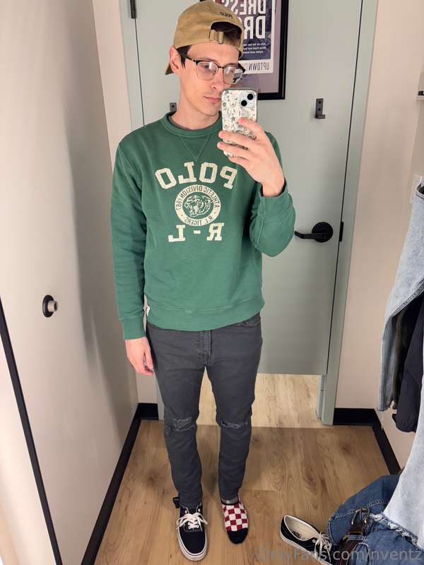 I spend my tips on clothes that I then take off for yall 😜