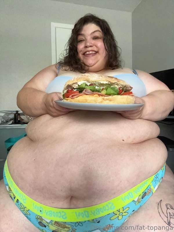 i may have stolen scooby’s big sandwich 👀 video coming soon ..