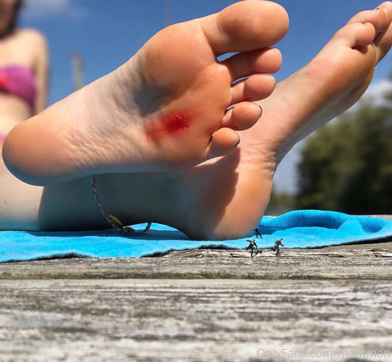"Hey hey! Down here!" Shawn screamed. He got a smile as she ..