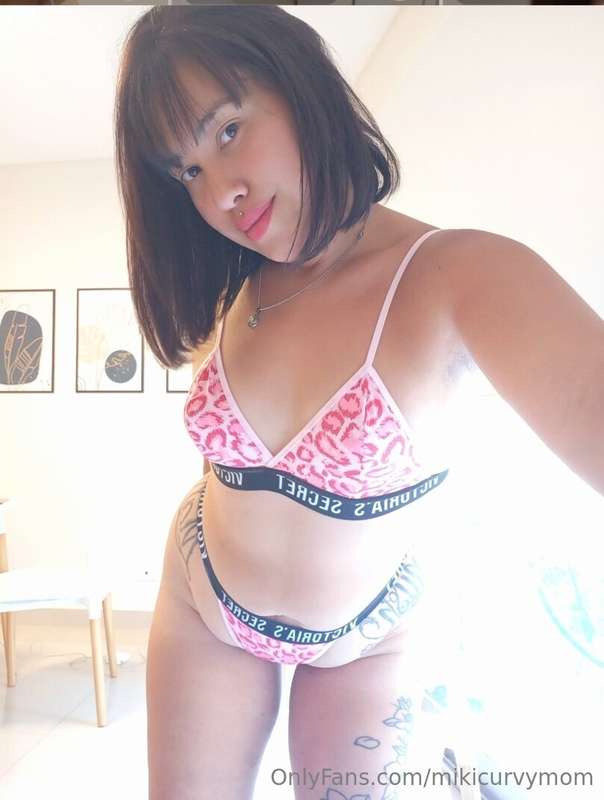 mikicurvymom