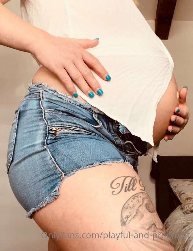 playful-and-pregnant