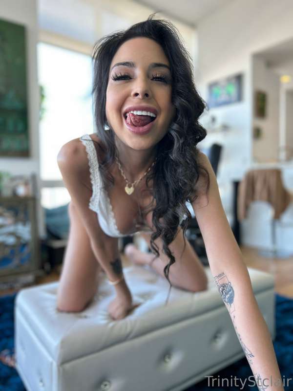I'm waiting for you! DM me now, babe 💋