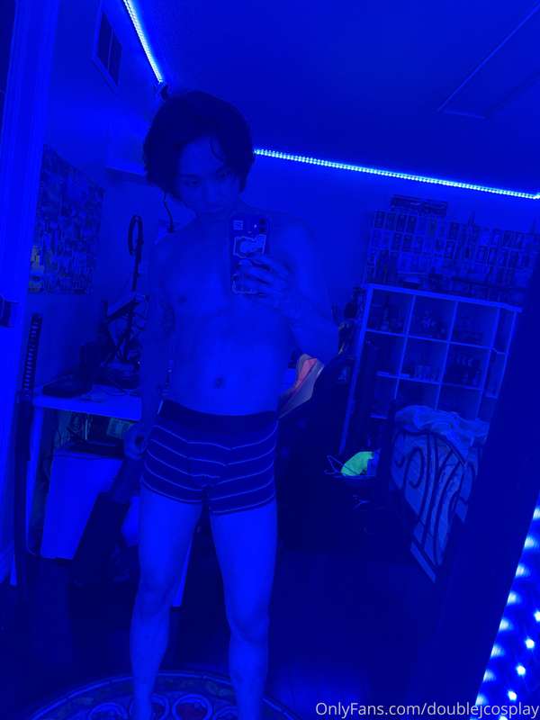 I added lights and rearranged my room today so I can shoot s..