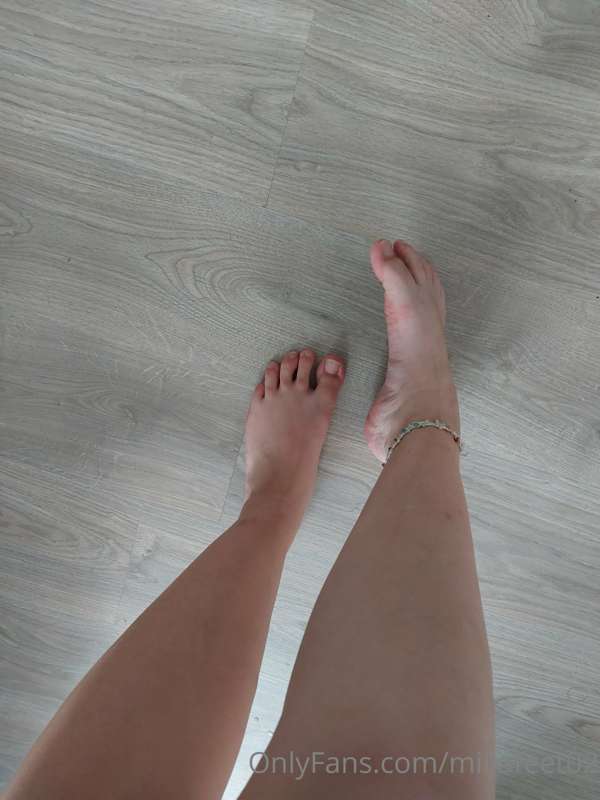 Na ihr süßen ❤️
Wer leckt mir die Zehen ? 📩👄