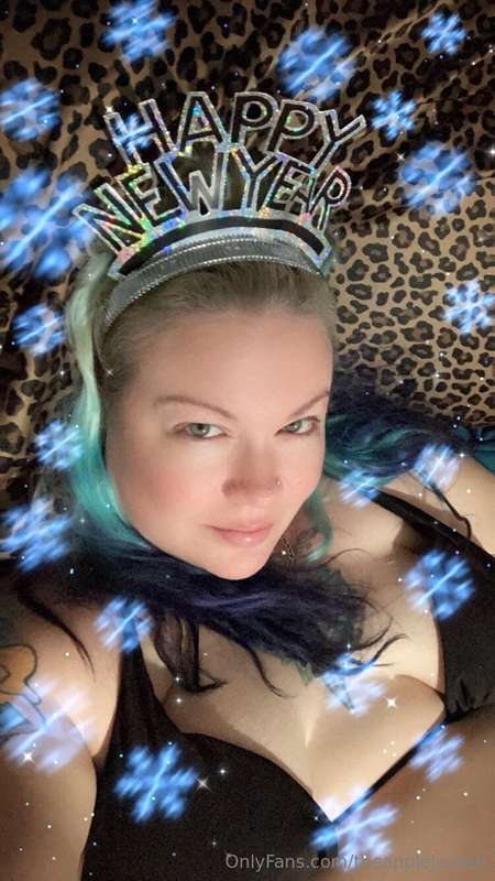 Happy New Year 🥳🍾 Hope I’m part of your 2025💋 Tip for specia..