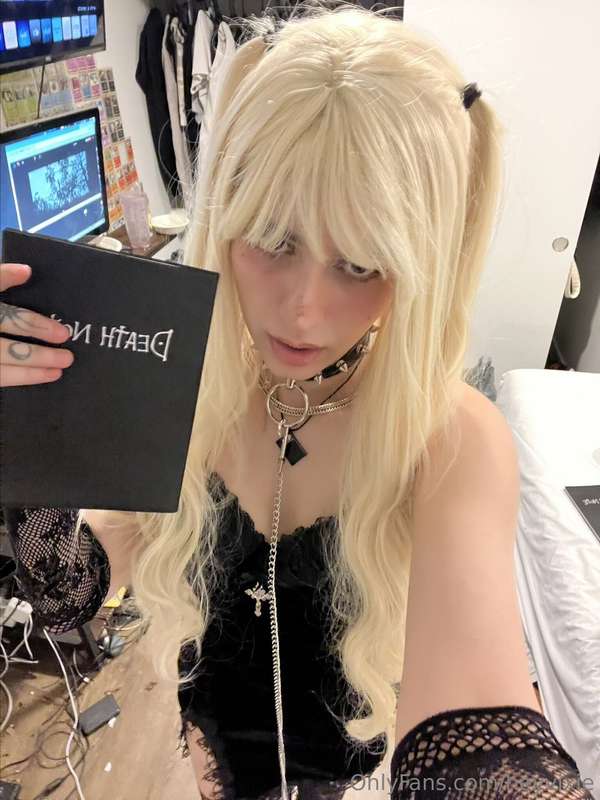 wanna see what's in my little notebook? 🙈