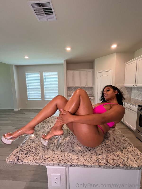 Can i prepare your meal? or let me be your meal 😉🥵