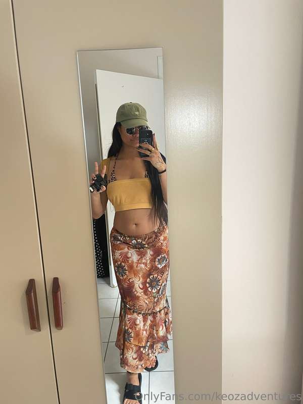 I love a long and flowyy skirt
