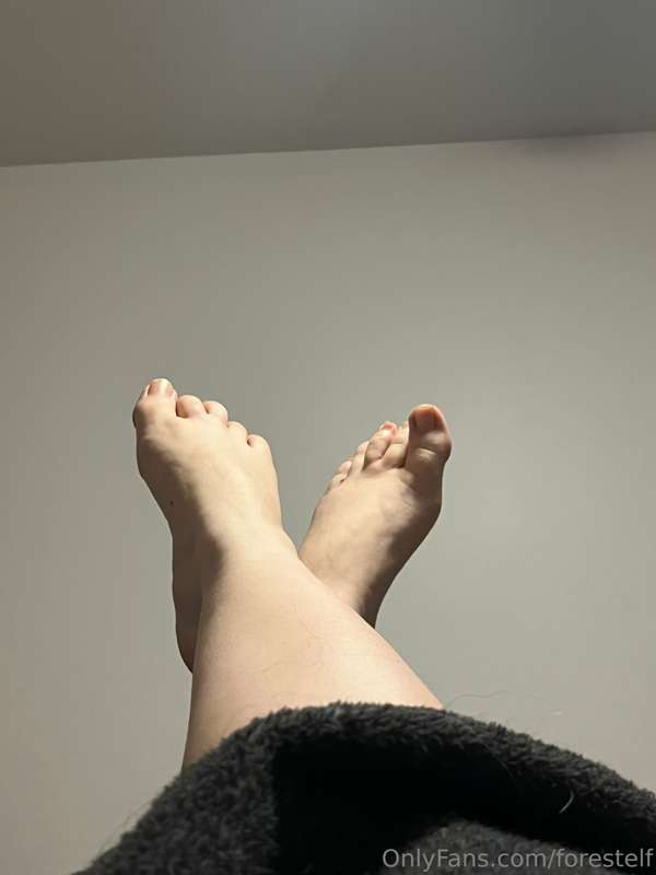 Back to work full time… would soooo love a foot rub right no..