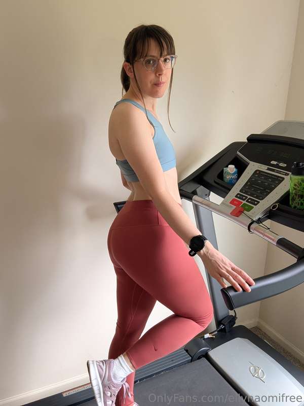 Posing in workout clothes on the treadmill: https://onlyfans..