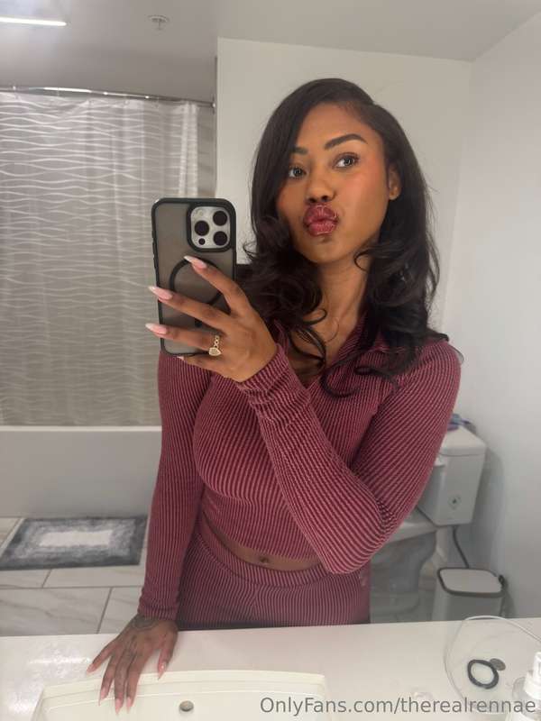muaah give me a kiss 