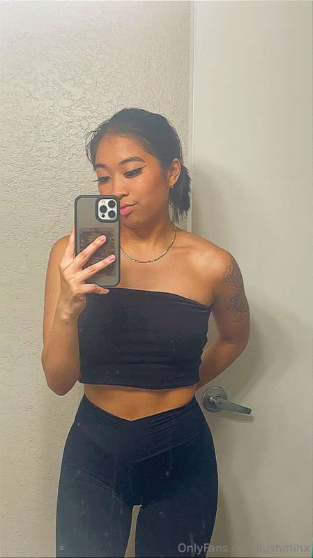 obsessed with tube tops lately🖤🌟