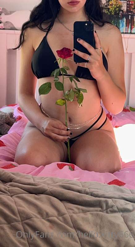 Sunny days in Bikinis 🖤✨🥀💋