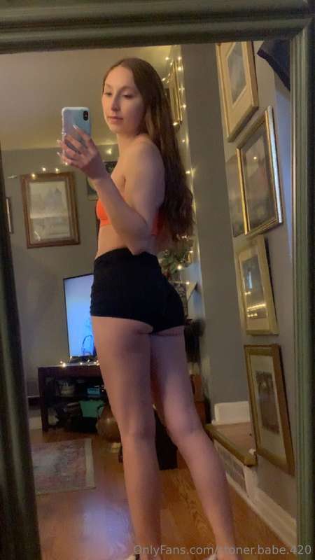Happy Friday babe 🧡 are you on my VIP page yet? @stonerbabev..