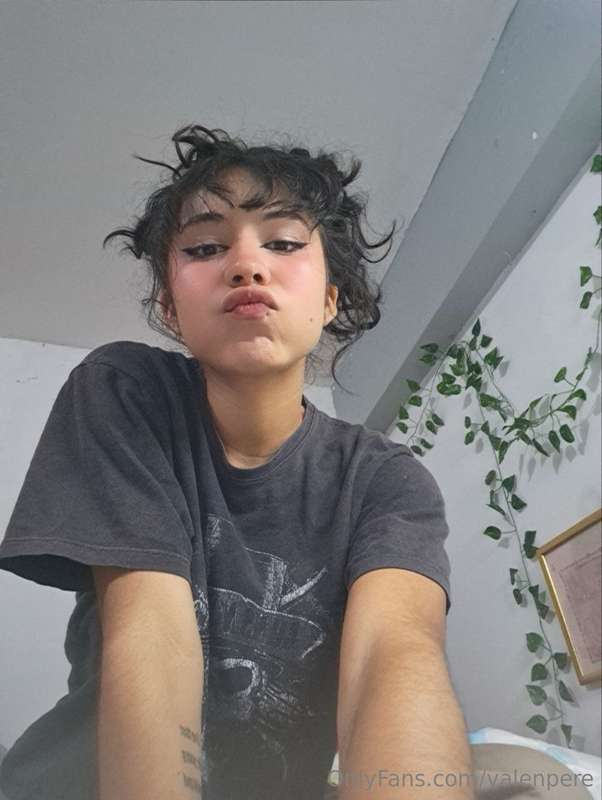 Would you like to talk and have fun with me😏? Cum to me and ..