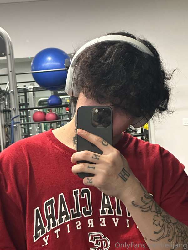Messy hair. Dirty thoughts 😈😈